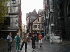 Zwiedzanie Rouen, z prawej Katedra